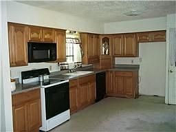 3rd image of 8714 Vinearbor St