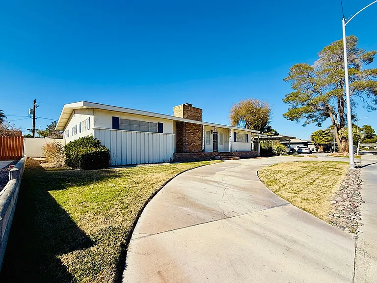 1208 Buehler Dr — Photo 5