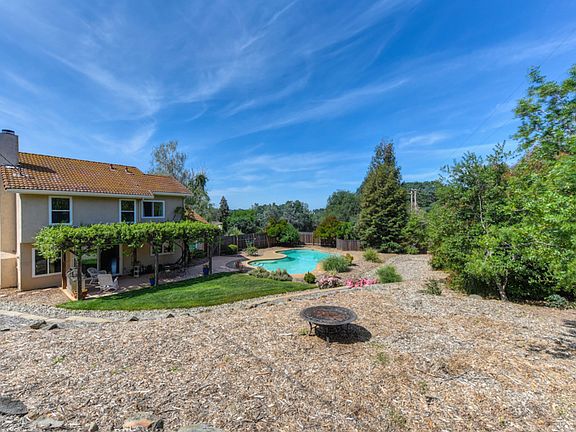5th image of 2221 Peggy Ln