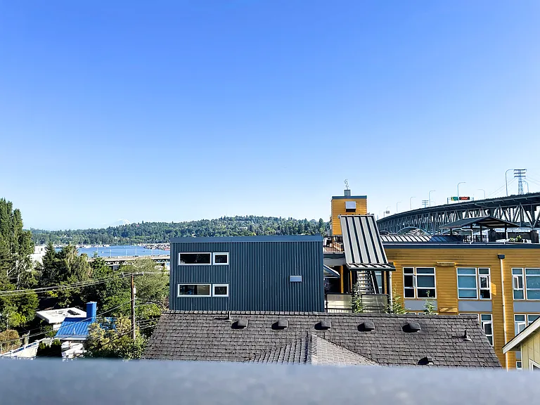 Iris Apartments — Photo 16