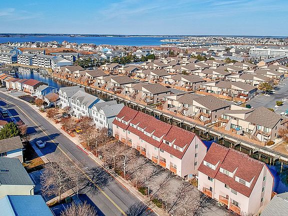 4th image of 124 Newport Bay Dr #502