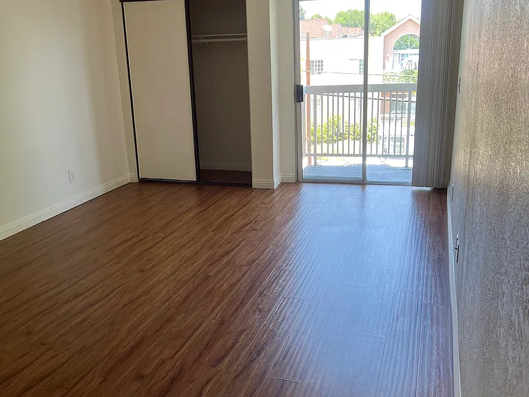 5544 Yolanda Ave #203 — Photo 8