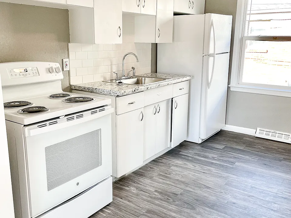 Meadowlark Apartments