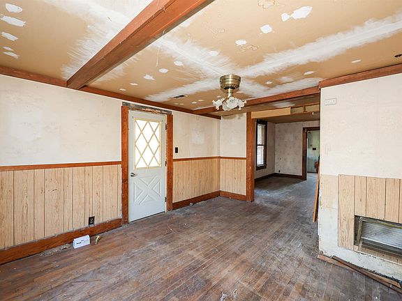 3rd image of 805 McFarland St