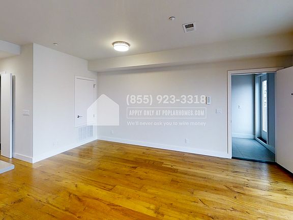4th image of 555 Ellington Ave