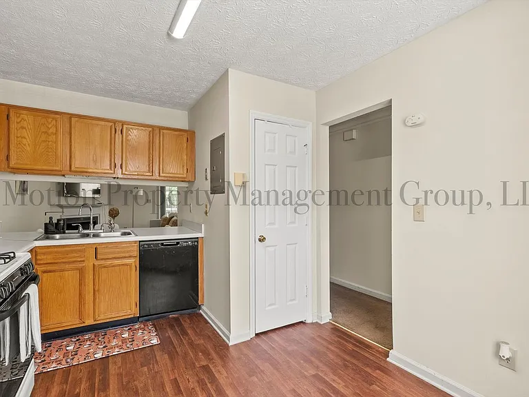 6426 Charter Way — Photo 7
