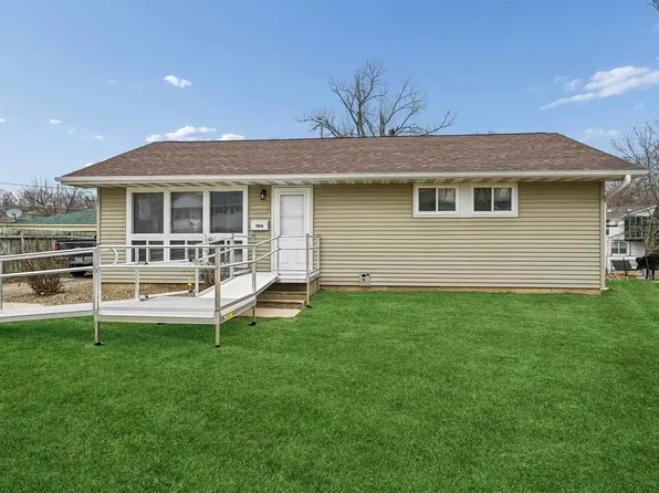 1104 38th St SE, Cedar Rapids, IA 52403