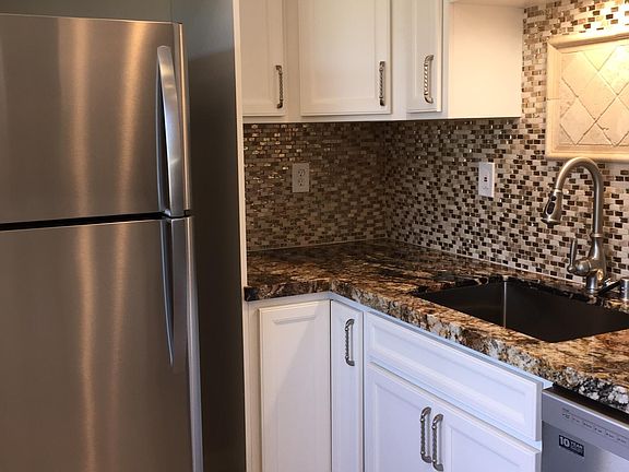 3rd image of 990 Westlynn Way APT 3