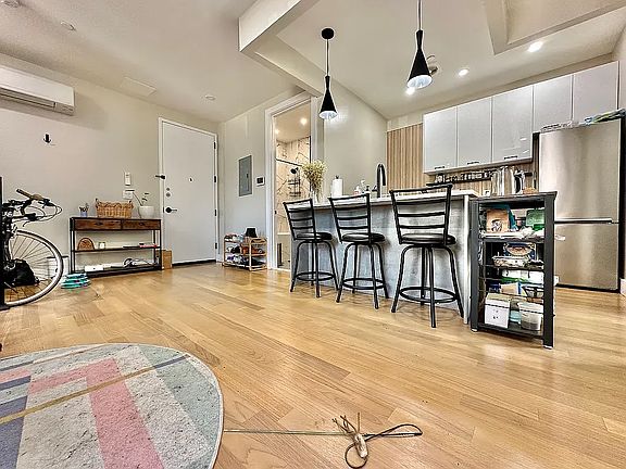 5th image of 336 Bleecker St #1F