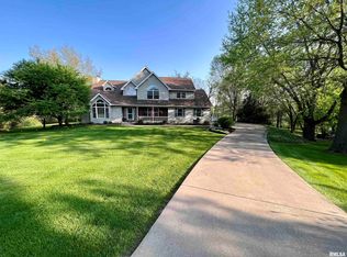 10 Aspen Dr, Blue Grass, IA 52726