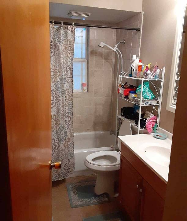 2nd image of 4610 Illinois St