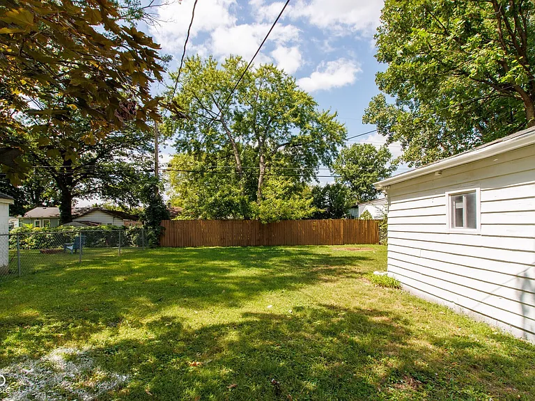 4430 N Longworth Ave — Photo 16