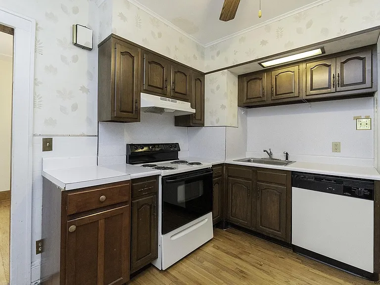 110 Hollywood Ave #1 — Photo 28