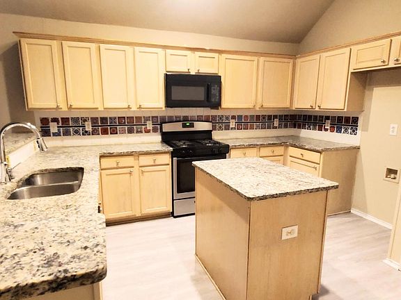5th image of 3800 Sage Dr