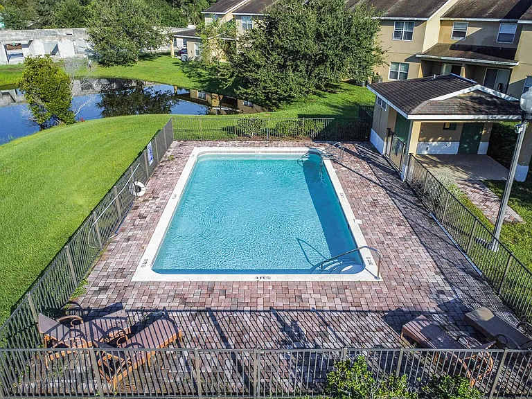 1711 Barton Towne Cir — Photo 58