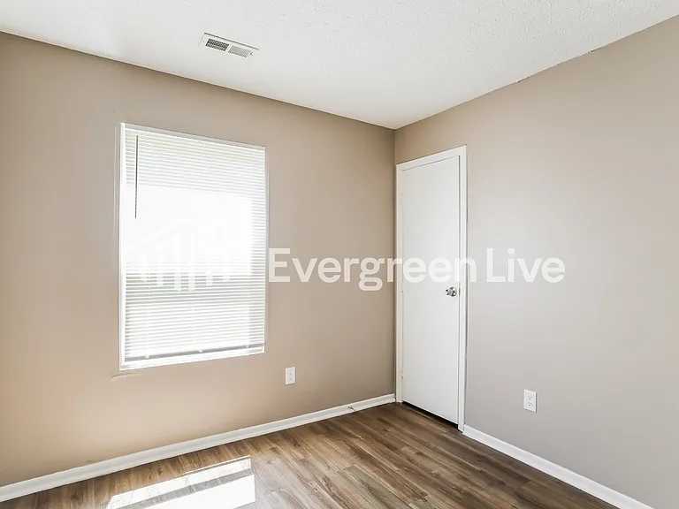 2641 Bulen Ave — Photo 9