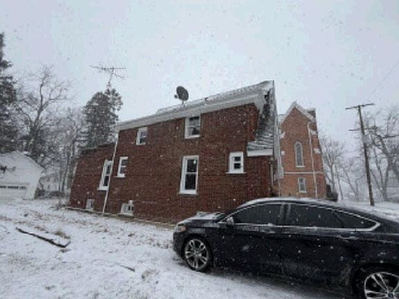 2nd image of 123 Seward St