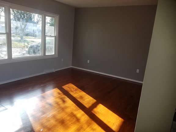 3rd image of 134 Sherwood Dr