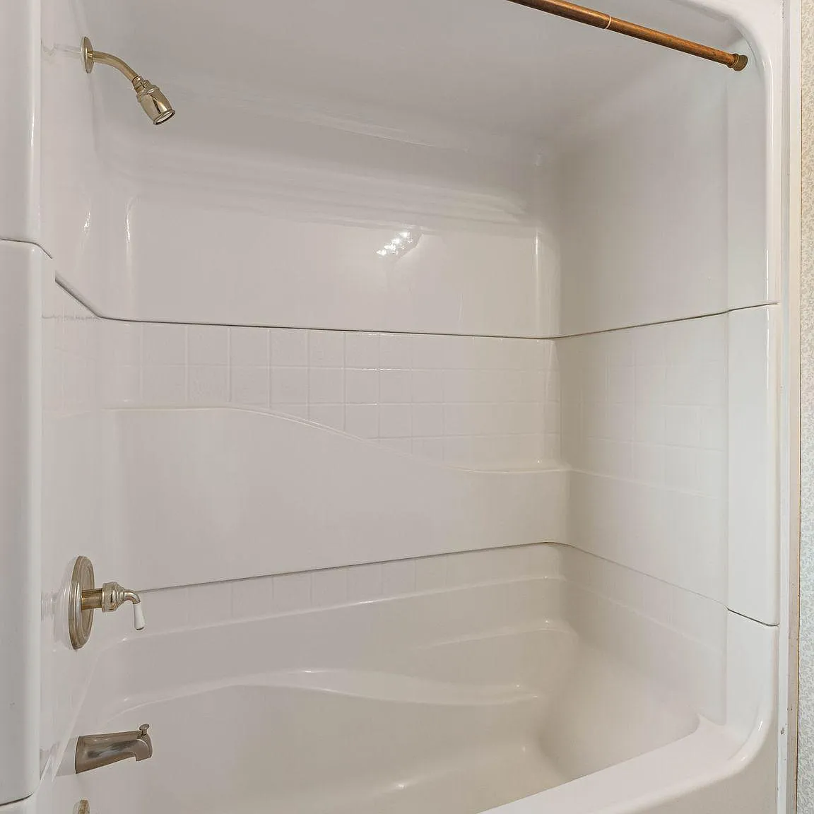 3 bed, $3,600 — Photo 2