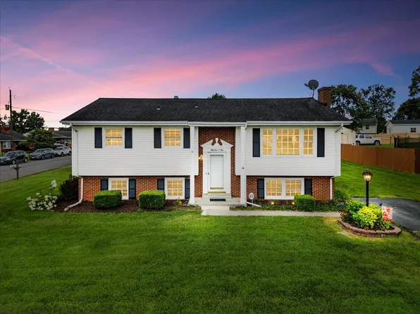 5904 Plantation Rd, Roanoke, VA 24019