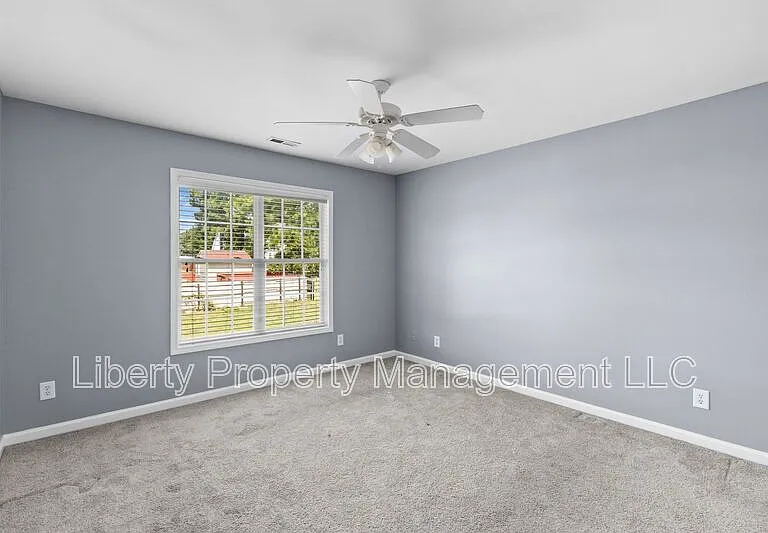 130 Breezewood Dr — Photo 11