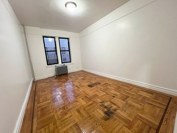 3rd image of 308 E 209th St APT 52
