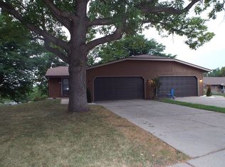 1064 Lime Kiln Rd, Green Bay, WI 54302