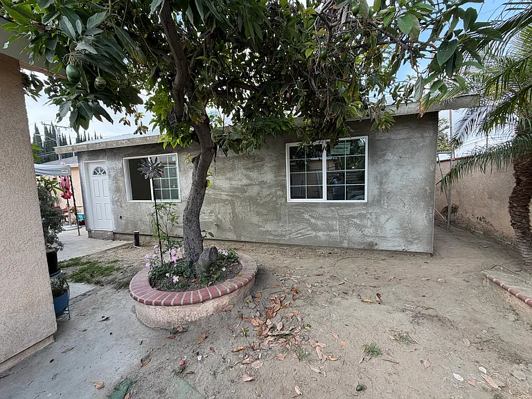 9608 Van Ruiten St — Photo 3