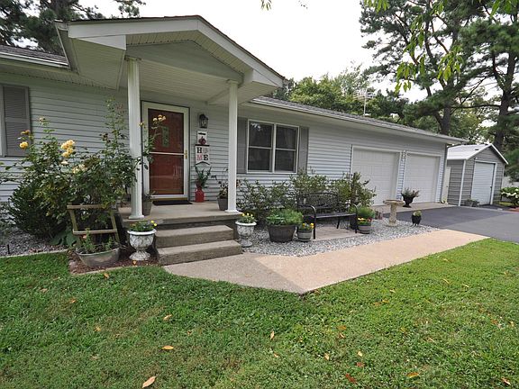 3rd image of 23 Dogwood Pl