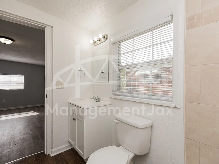 2661 W 25th St — Photo 17