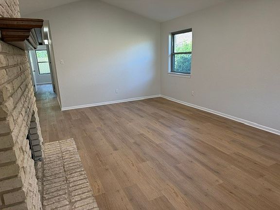 3rd image of 1202 Chapel View Dr