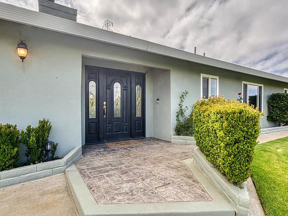 3rd image of 24720 Foothill Dr