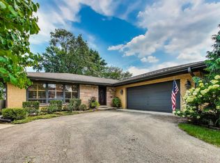 275 Stonegate Rd, Clarendon Hills, IL 60514