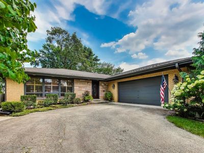 275 Stonegate Rd, Clarendon Hills, IL, 60514