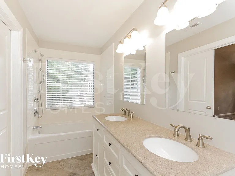 10603 Par Cove Ln — Photo 11