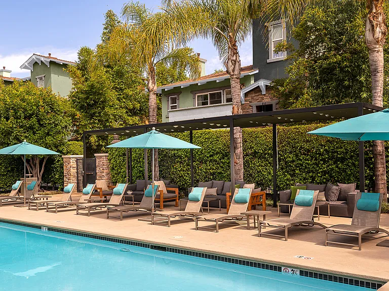Atrio Burbank Apartments — Photo 16