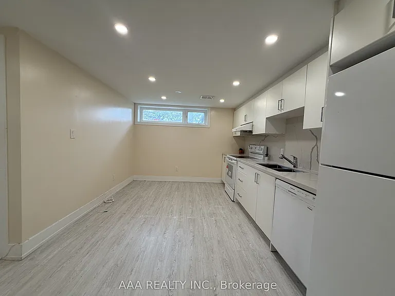 27 Kingsview Blvd #1 — Photo 8