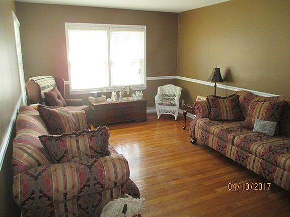 4th image of 607 W Dennis Ave