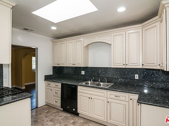 3rd image of 8230 Whitsett Ave