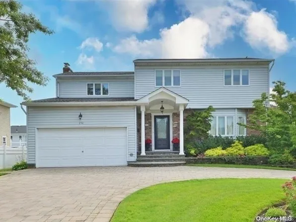 236 Biltmore Boulevard, Massapequa, NY 11758