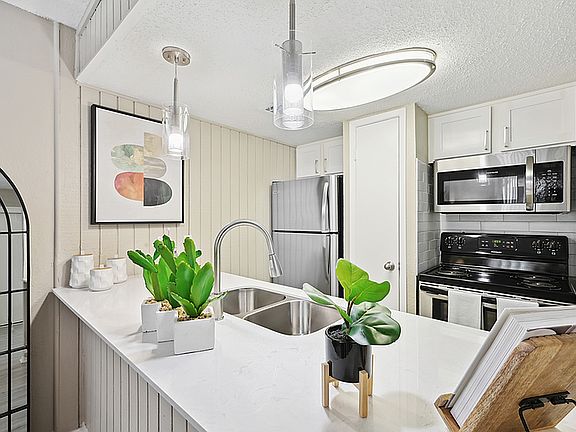 3rd image of 5426 Meadowcreek Dr #10-A2055