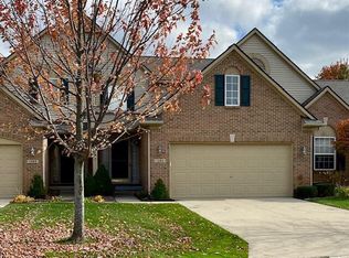 1395 Waverly Dr, White Lake, MI 48386