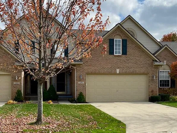 1395 Waverly Dr, White Lake, MI 48386