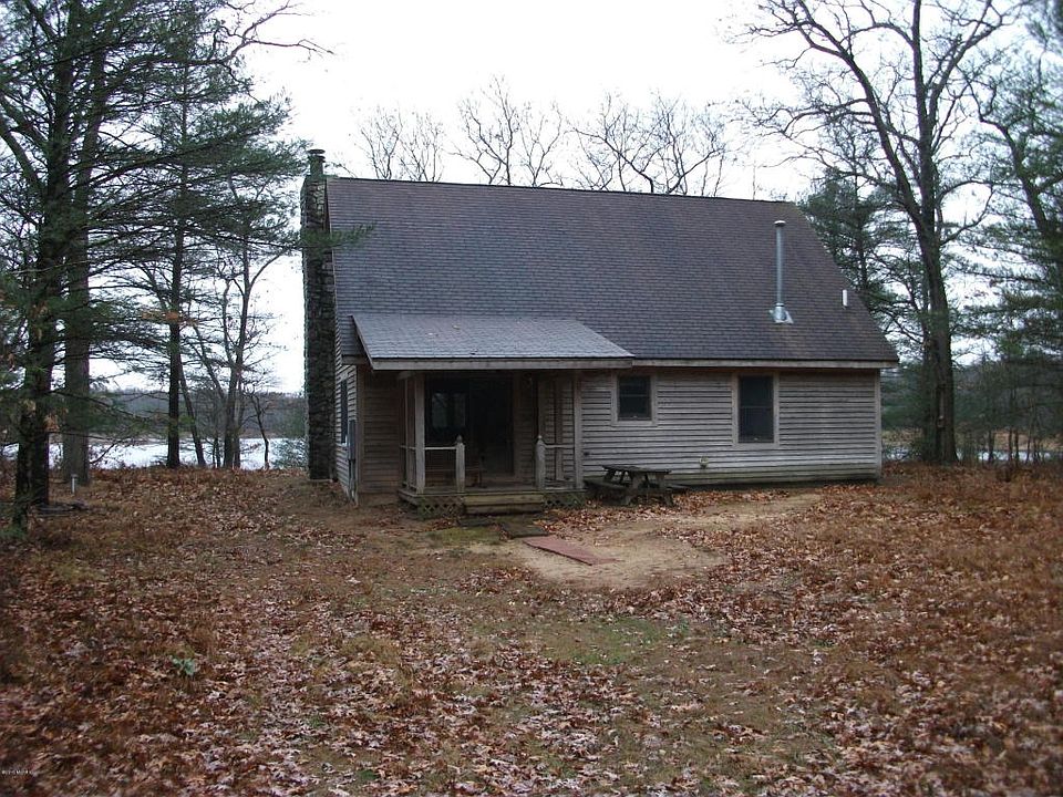 1st image of 4713 Round Lake Dr