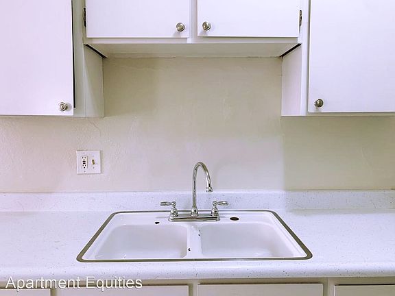 5th image of 412 S Cochran Ave #12
