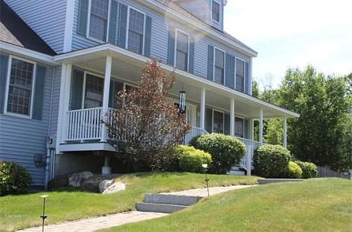 3rd image of 6 Bradford Cir