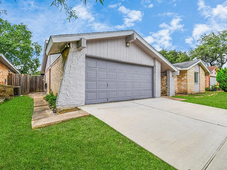 10131 Kent Towne Ln — Photo 17