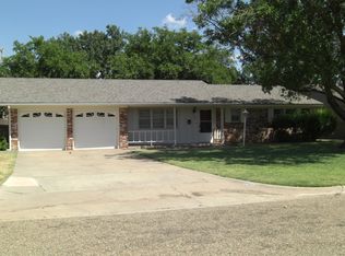 1304 Holliday St, Plainview, TX 79072