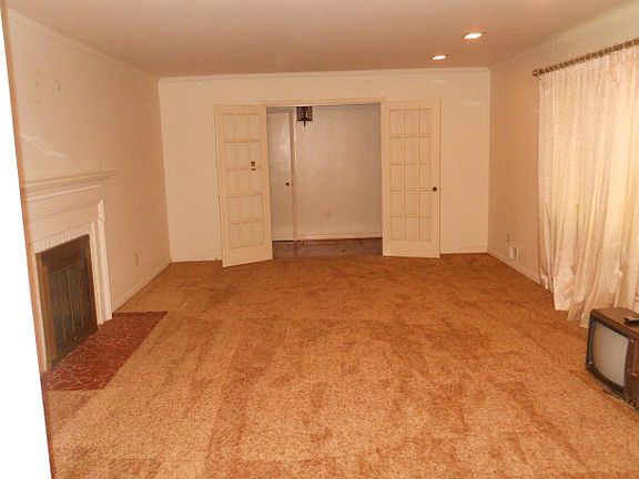4th image of 211 S Caswell St