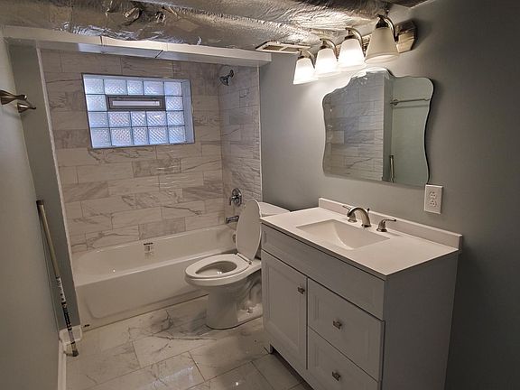 3rd image of 6150 N Richmond St #G